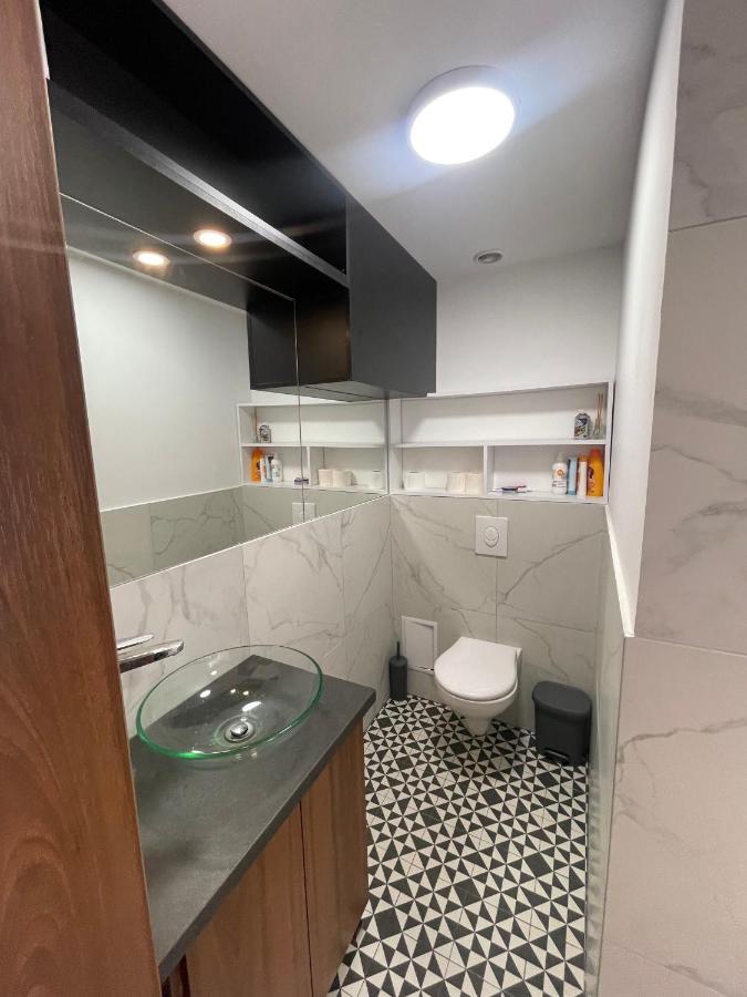 Elegant Two Bedrooms Apartment Bukarest Kültér fotó