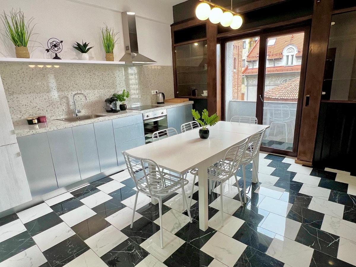 Elegant Two Bedrooms Apartment Bukarest Kültér fotó