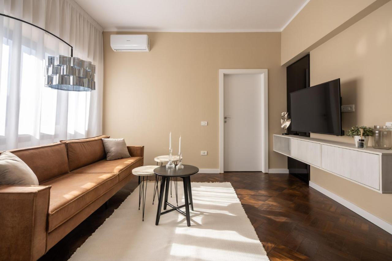 Elegant Two Bedrooms Apartment Bukarest Kültér fotó