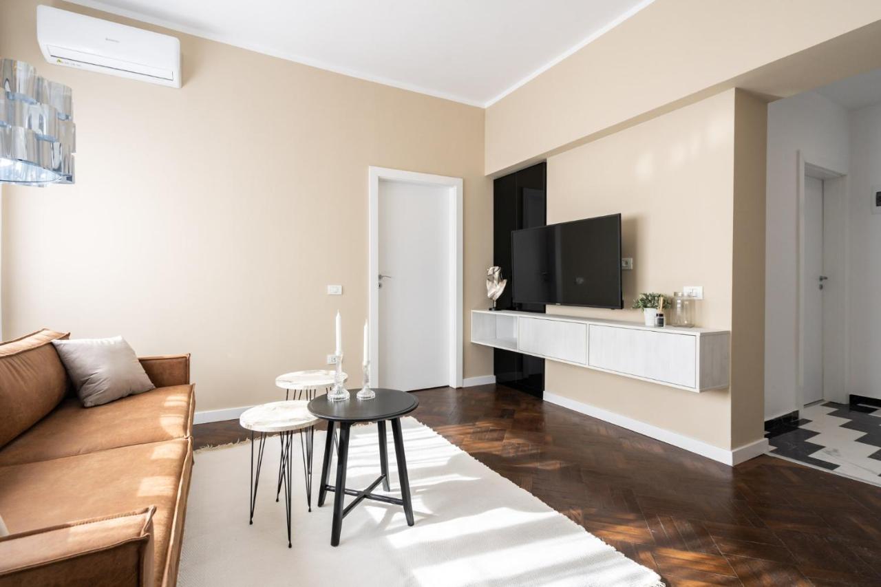 Elegant Two Bedrooms Apartment Bukarest Kültér fotó